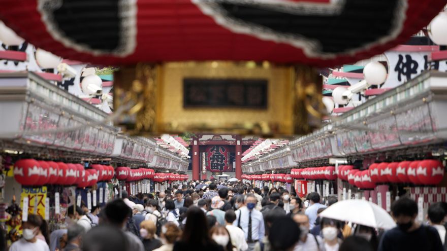 La llegada de turistas chinos a Japón se ralentizó en noviembre pese a cifras récord