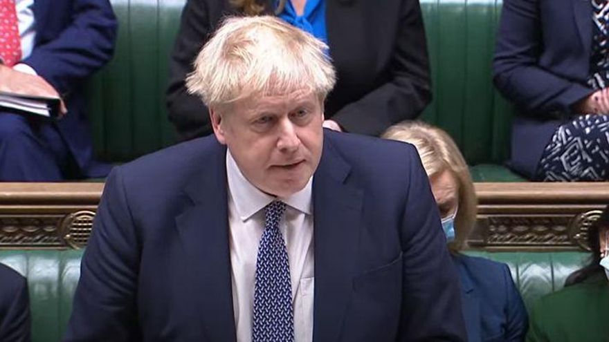 Boris Johnson admite haber estado en la fiesta de Downing Street y pide perdón acorralado por su propio partido