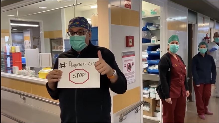 Imagen captada del vídeo realizado desde las Urgencias del Hospital General de La Palma donde dan las gracias por el apoyo de la ciudadanía y recuerdan la importancia de quedarnos en casa.
