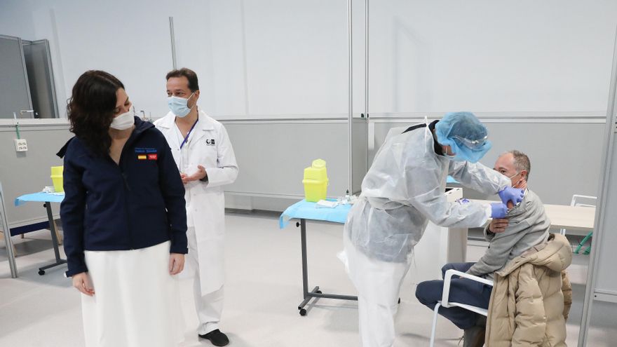 Isabel Díaz Ayuso en su visita al Hospital Enfermera Isabel Zendal.