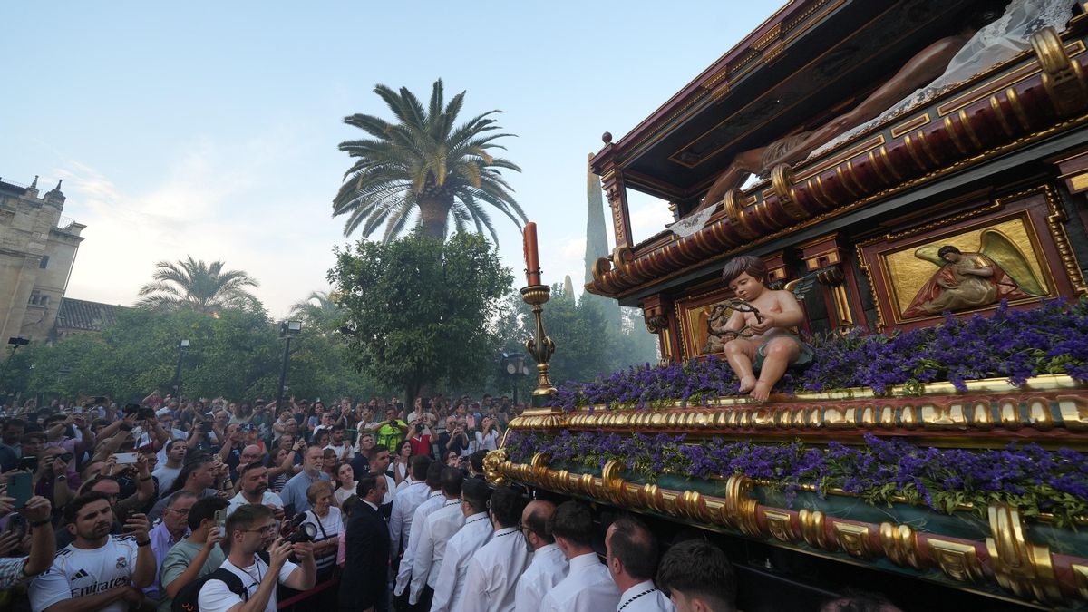 Traslado del Santo Entierro del Carpio tras el Magno Vía Crucis