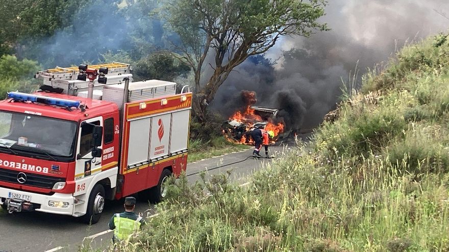 Un accidente de tráfico provoca un incendio forestal en San Vicente de la Sonsierra