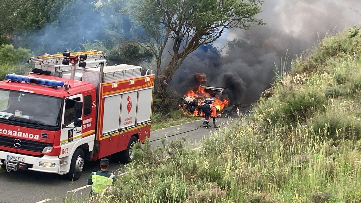 Incendio por un accidente de tráfico en San Vicente de la Sonsierra