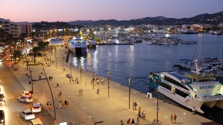 Un barco con habitaciones a más de 700 euros para trabajadores como 'solución' al problema de la vivienda en Ibiza