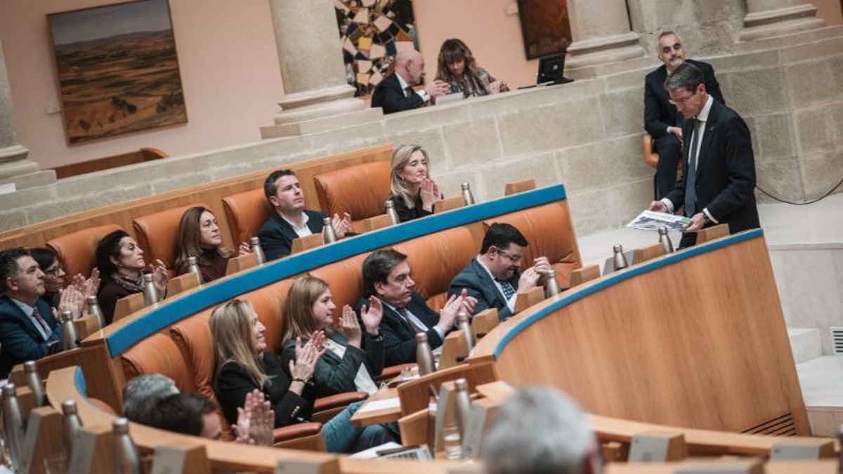 El PP de La Rioja saca adelante y en solitario los presupuestos y rechaza las más de mil enmiendas de la oposición