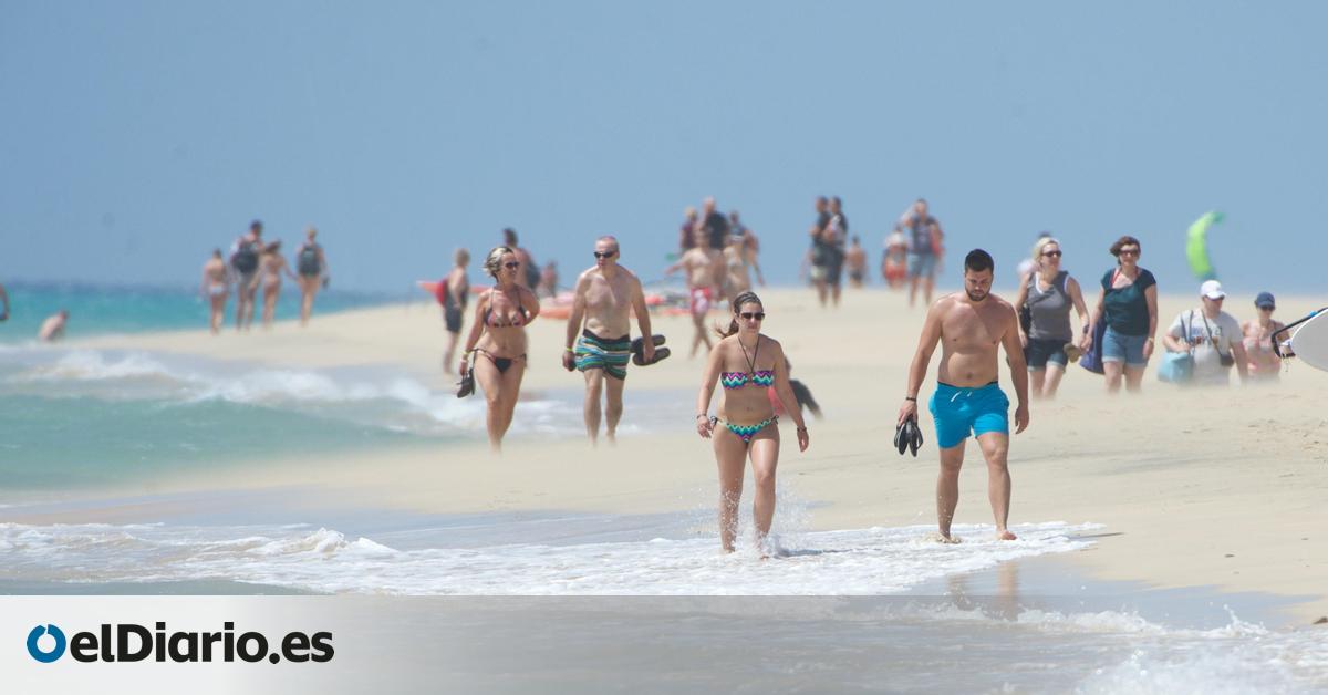 Canarias baja el intenso ritmo en la llegada de extranjeros en su tránsito hacia la temporada alta