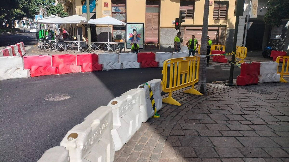 Confluencia de Méndez Núñez con El Pilar, durante las obras del carril bici de Santa Cruz de Tenerife.