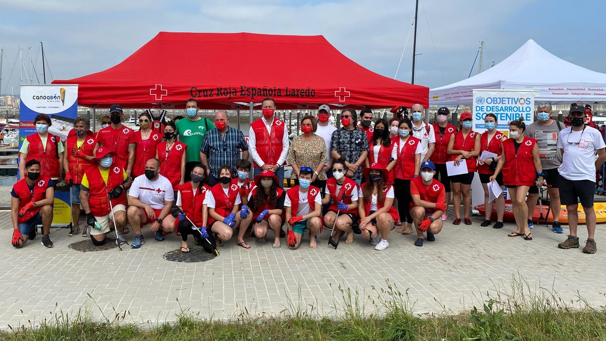 Voluntarios de la iniciativa '1m2 contra la basuraleza en Laredo.