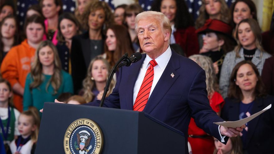 Trump firma una orden para prohibir a las atletas trans participar en los deportes femeninos