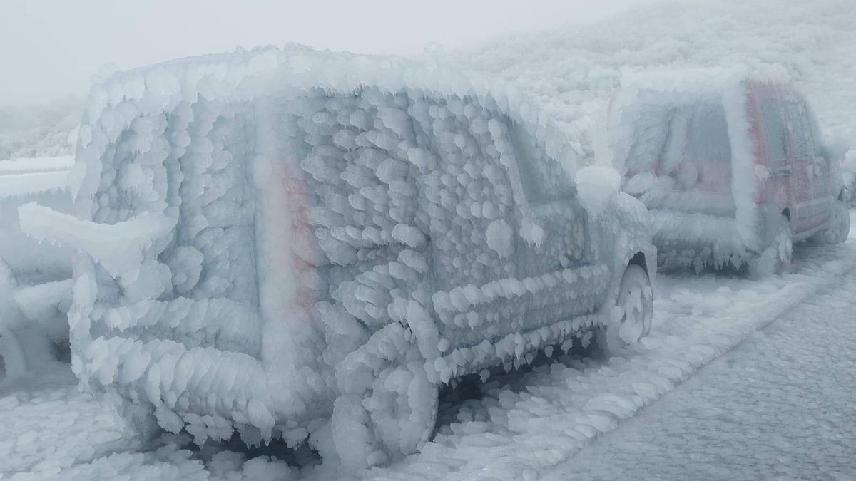 El granizo, la aguanieve y las heladas aumentan el grosor del manto blanco que cubre las cumbres de La Palma