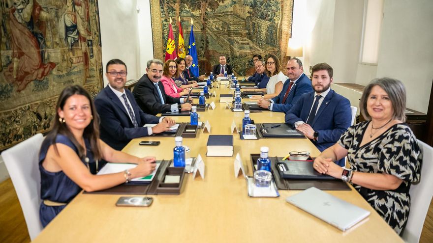 Rechazo sindical por la creación de 21 nuevos puestos de confianza en el Gobierno de Castilla-La Mancha
