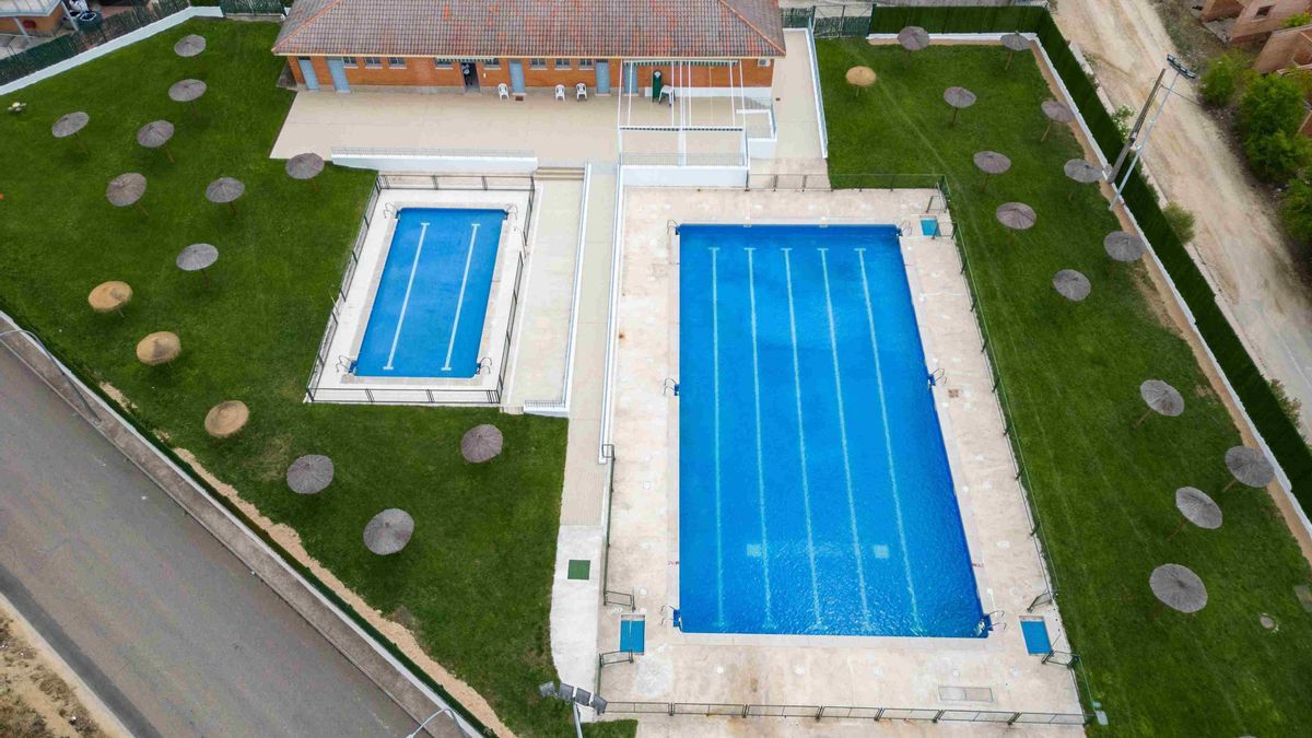 Fallece una mujer tras quedar inconsciente en una piscina comunitaria de Camarena