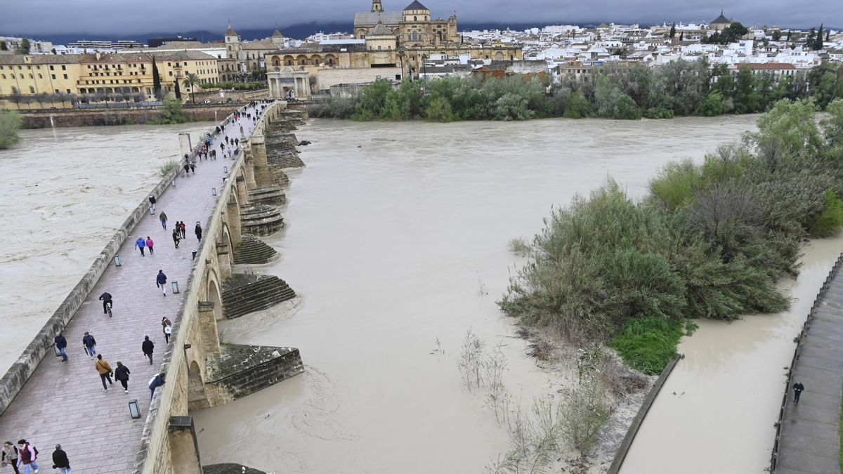 Crecida del río Guadalquivir a su paso por Córdoba