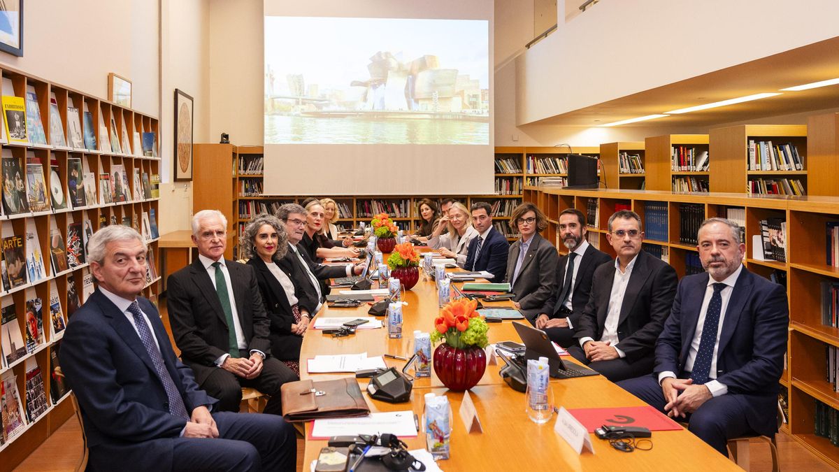 Reunión de patronato del museo presidido por el lehendakari Imanol Pradales.