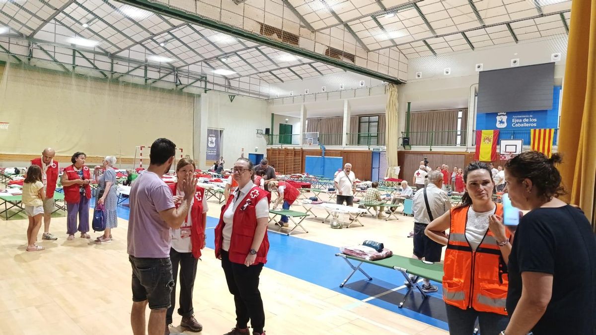 Personas desplazadas al polideportivo de Ejea de los Caballeros