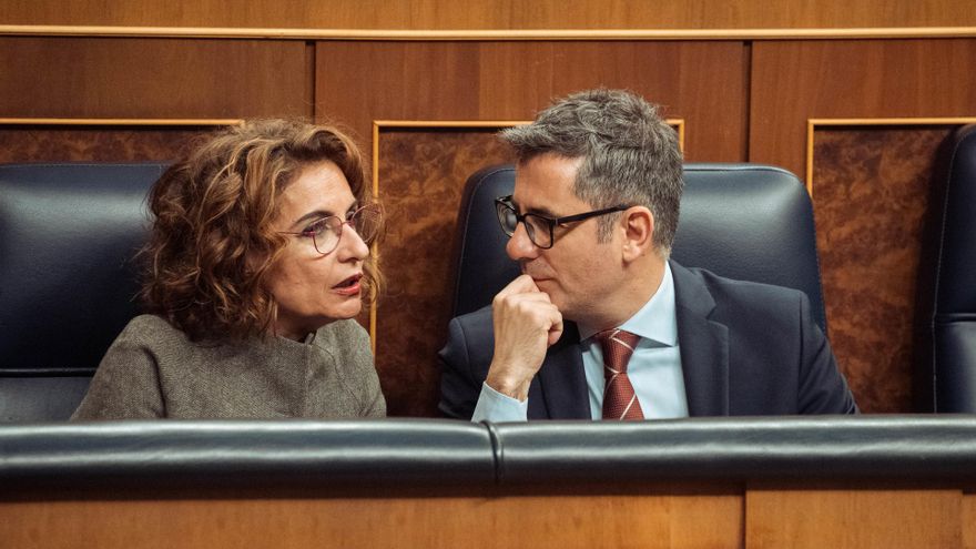 Archivo - La vicepresidenta primera y ministra de Hacienda, María Jesús Montero, y el ministro de la Presidencia, Justicia y Relaciones con las Cortes, Félix Bolaños, a 22 de enero de 2025, en Madrid (España).