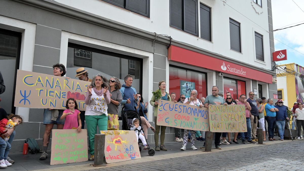 Concentración en El Hierro contra la masificación turística