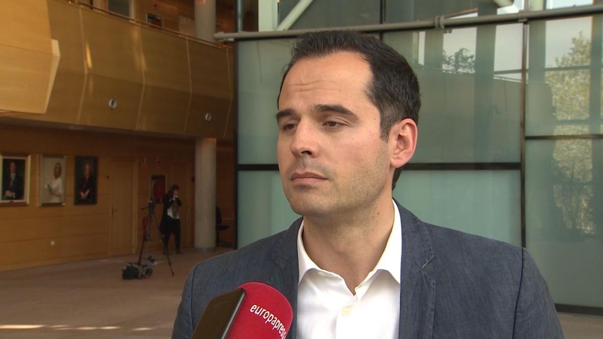 Aguado (Cs) revela que ayer Garrido (PP) le llamó para gestionar la situación de la forma "más diligente posible"