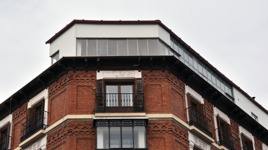 El estudio fotográfico en el centro de Madrid que retrata la ciudad con mucho arte desde hace un siglo y medio