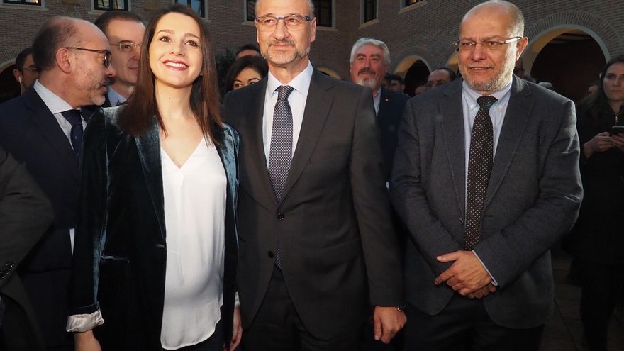 Mañueco ficha a otro excargo de Ciudadanos y coloca al expresidente de las Cortes como "delegado para el Corredor Atlántico"