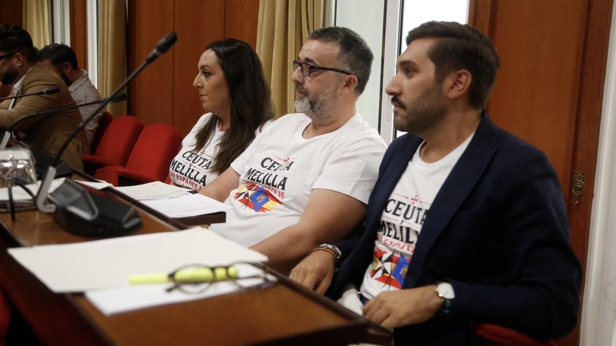 Miguel Castellano, a la derecha, en el Pleno ordinario de septiembre en el ayuntamiento