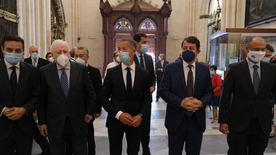 Burgos celebra una misa multitudinaria por el octavo centenario de su Catedral pese a ser la ciudad de España con la mayor incidencia de COVID