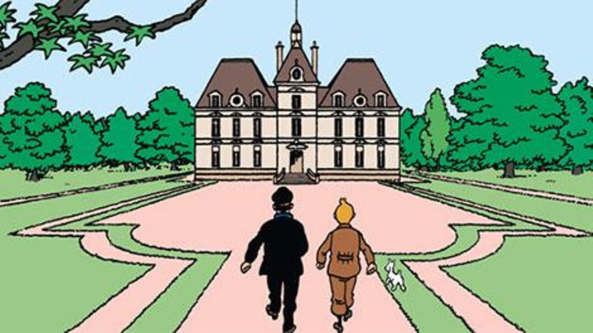 Hergé decidió utilizar la sección central de Cheverny, eliminando los dos pabellones laterales para otorgarle al edificio ficticio una apariencia ligeramente más modesta y funcional