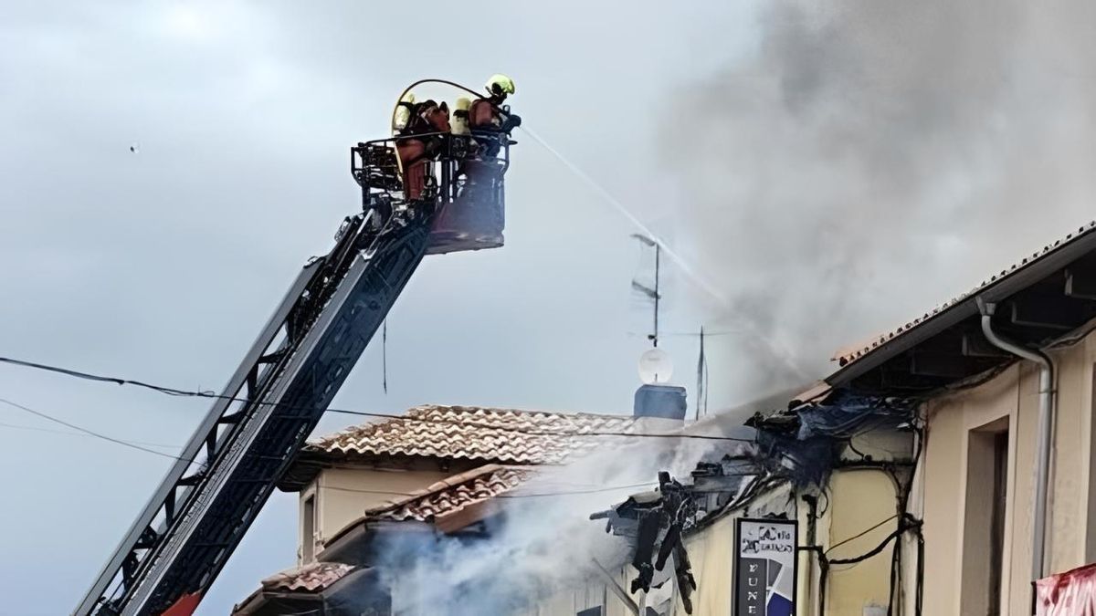 El incendio en una panadería del pueblo de Llamas de la Ribera deja a una persona herida