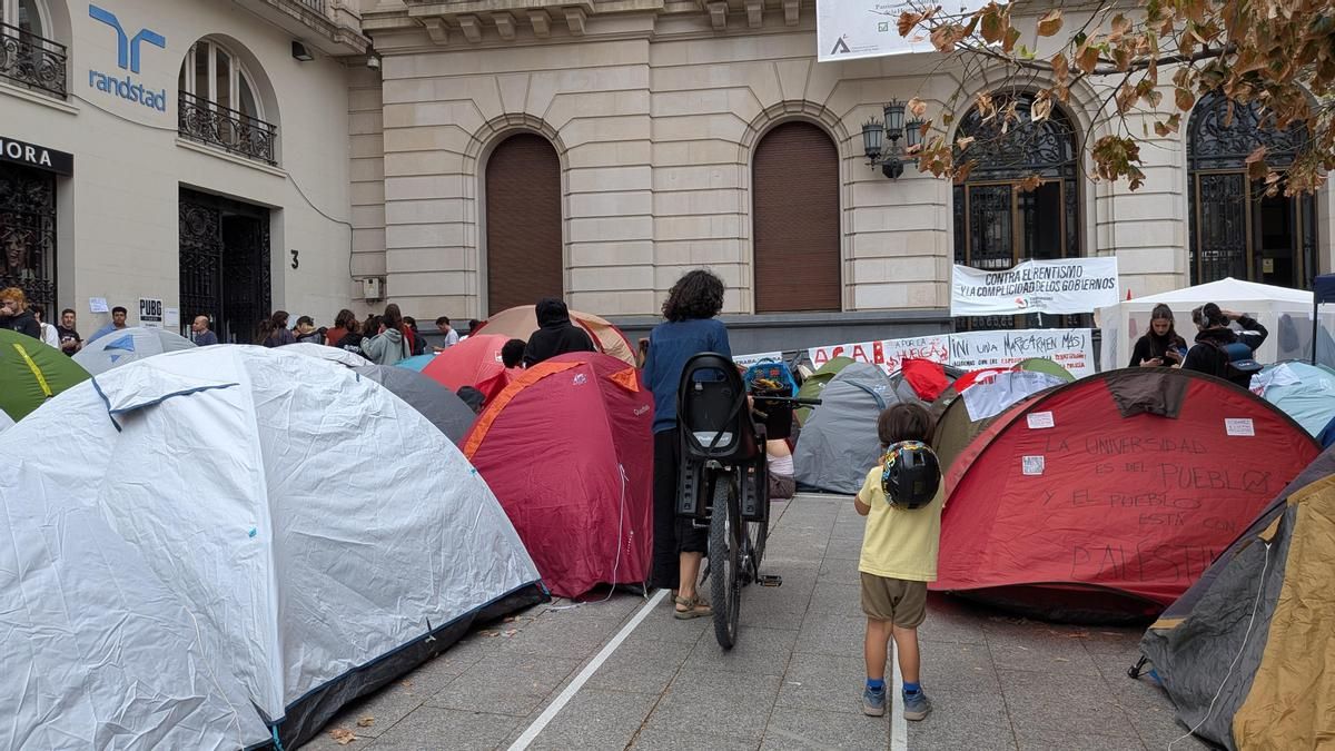 La acampada de Zaragoza seguirá al menos hasta el sábado: “Ni las medidas de mínimos pueden salir adelante”