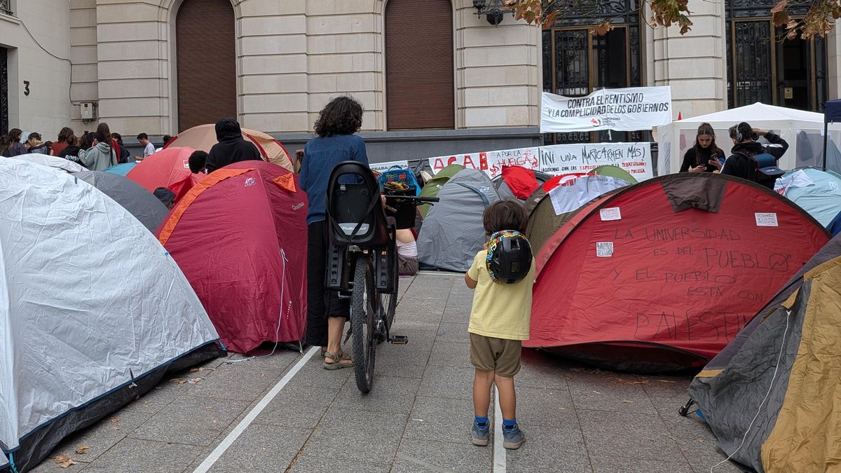 El Gobierno del PP en Zaragoza enmienda su error con la ordenanza cívica: la multa por dormir en la calle pasa a ser leve
