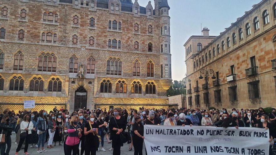 Concentración en León contra la violencia machista.