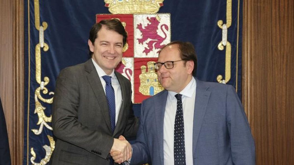 Una reunión de Mañueco con el alcalde de La Bañeza.