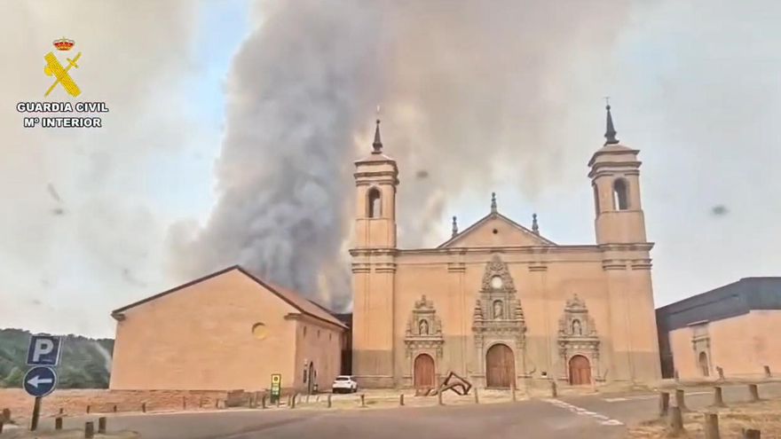 La UME rescata los restos de los reyes de Aragón del Monasterio Viejo de San Juan de la Peña ante el avance del incendio