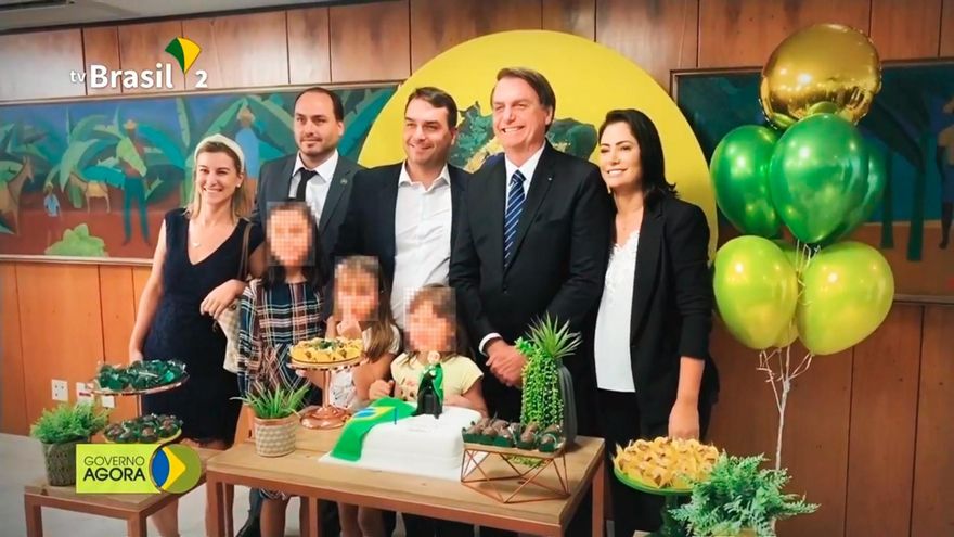 La campaña pagada por el gobierno afirma que "las noticias y las medias verdades pintaban un futuro sombrío" (justo durante la pandemia, el gobierno de Bolsonaro ya había gastado 10 millones en campañas positivas sobre su gestión).