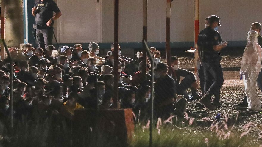 Grupos semanales de 20 migrantes y sin derecho a un segundo abogado, así son las deportaciones de Canarias al Sáhara