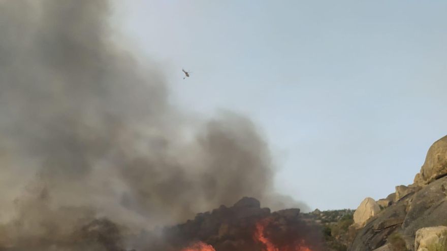 El incendio en Valencia de Alcántara va a evolucionar bien si no cambian las condiciones