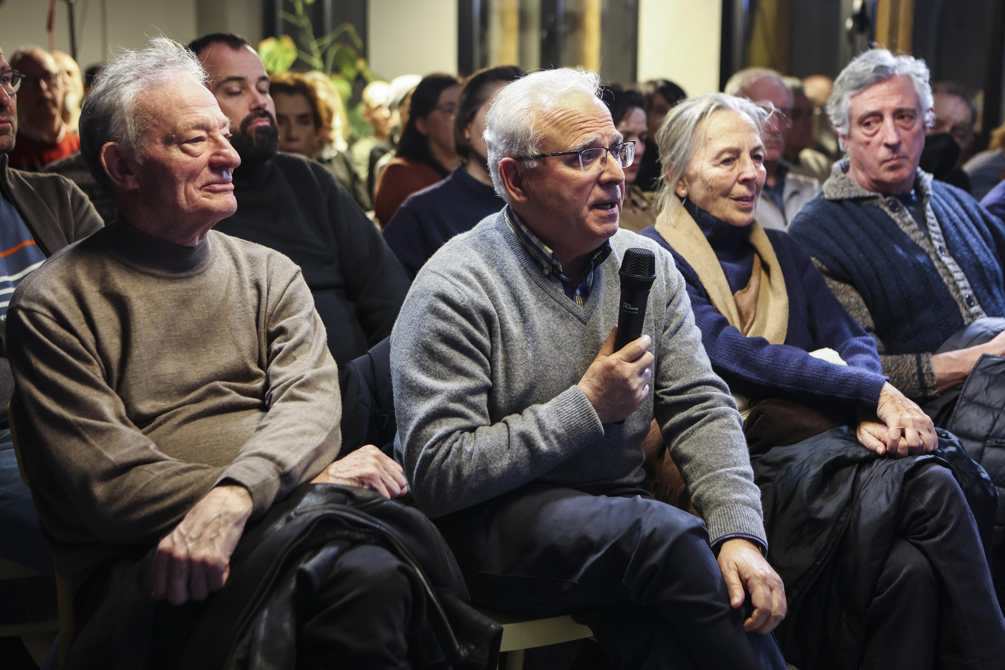 Socios y socias de elDiario.es durante el turno de preguntas a Jesús Bastante