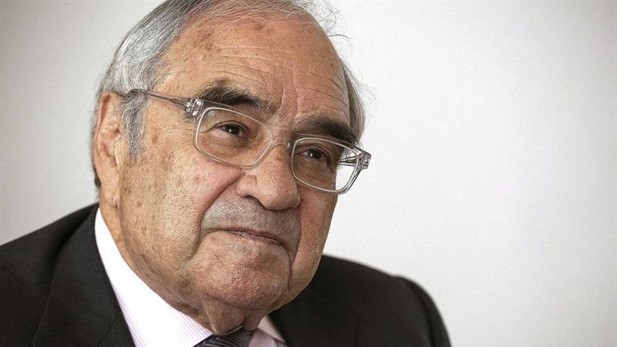 Um juiz culpa o ex-ministro Martin Villa pela morte do ativista anti-Franco Teófilo del Valle, em 1976, nas mãos de policiais armados.