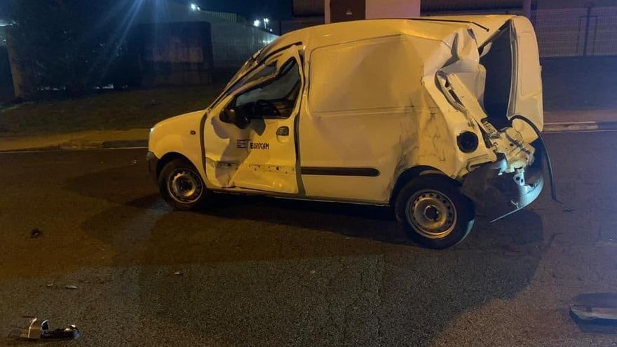 Otra furgoneta destrozada