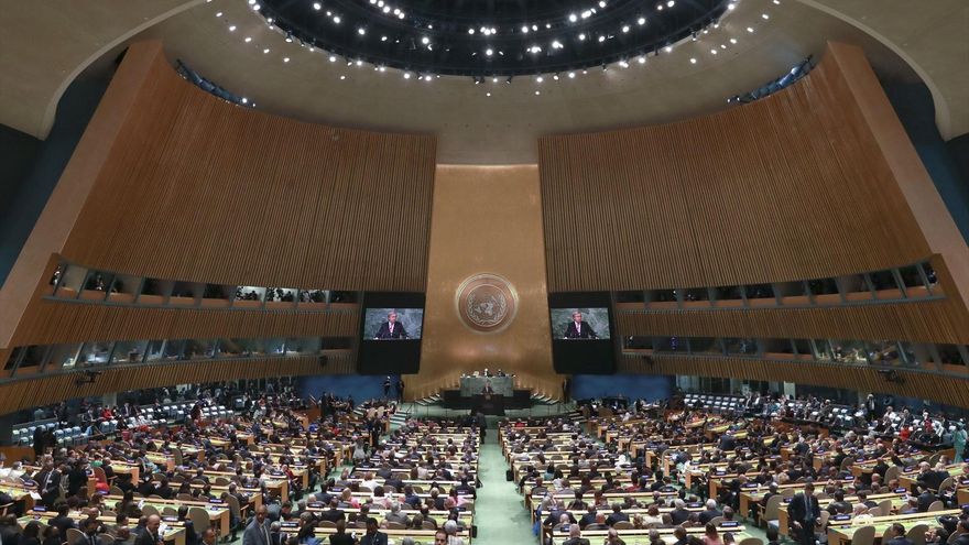 Vista del salón de plenos de la Asamblea General de la ONU