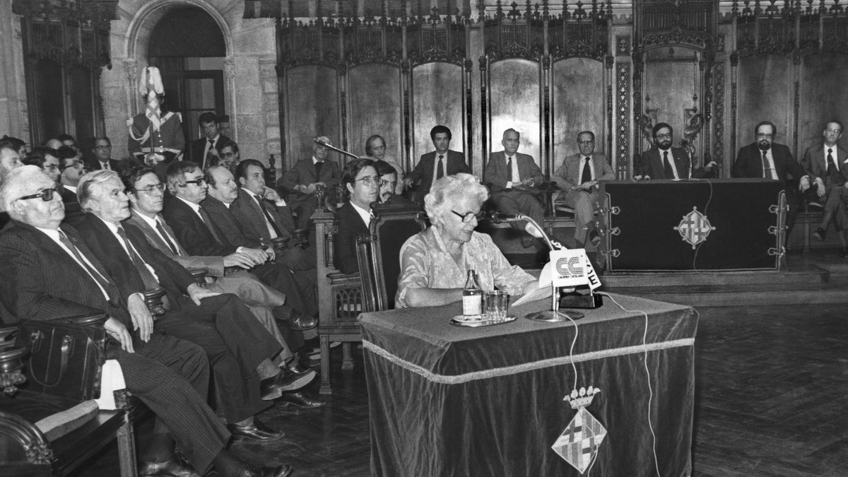 Writer Merce Rodreda proclaims the Merce Festival in the Saint Hall of the Barcelona City Council in 1980.