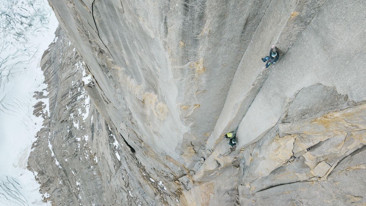 Siebe Vanhee y Tommy Caldwell escalan la ruta 'Sudafricana' (Torres del Paine) en 24 horas
