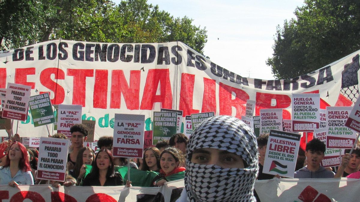 Miles de estudiantes madrileños vuelven a las calles por Palestina: "Esta paz es una farsa"