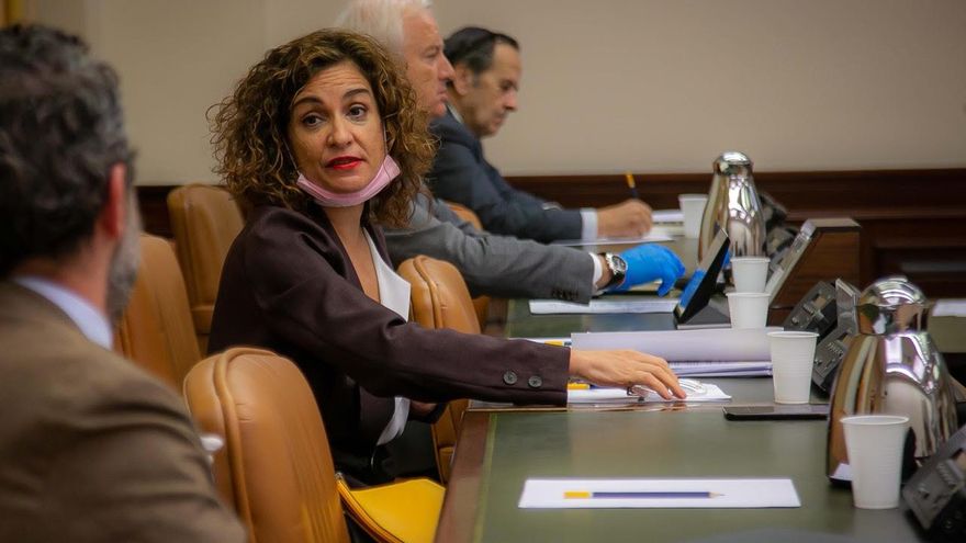 La ministra de Hacienda y portavoz del Gobierno, María Jesús Montero, en la Comisión de Hacienda del Congreso