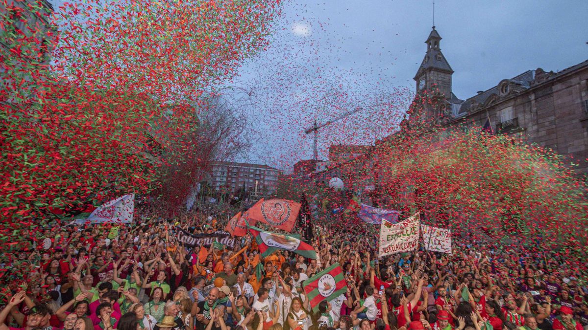 Torrelavega inicia las fiestas de la Virgen Grande con un multitudinario chupinazo y el pregón de la Coral