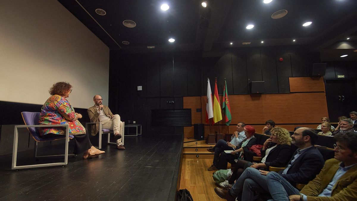 Primera fila de los asistenes a la proyección del documental.