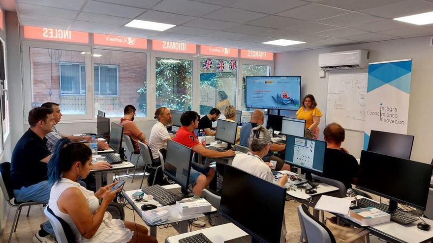 Abiertas las inscripciones para cinco nuevos cursos gratuitos en tecnología 5G en Huelva, Sevilla y Málaga