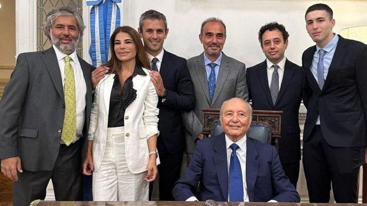 Varios Menem. De izquierda a derecha, Adrián, Zulemita, Martín, Eduardo "Lule", Eduardo, Fernando y Sharif