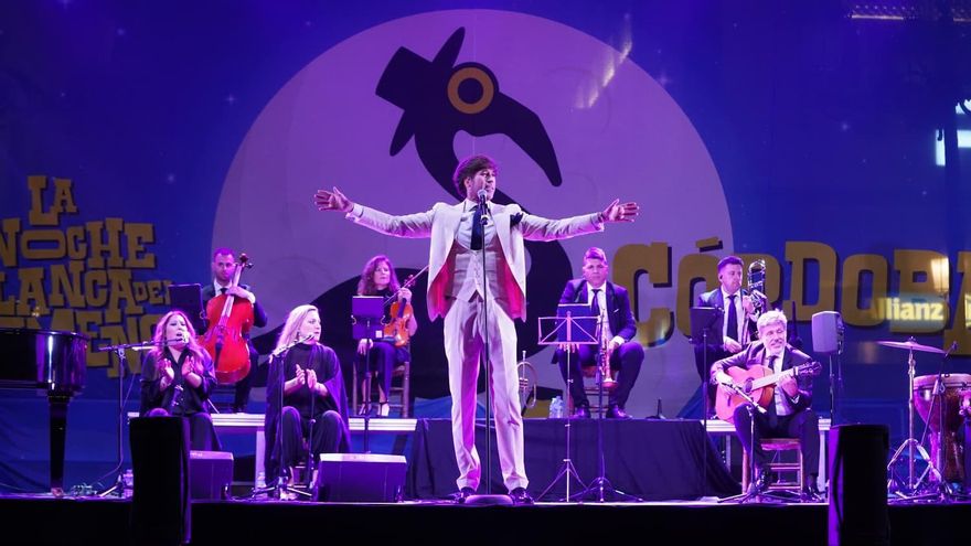 Manuel Lombo abre la Noche Blanca al (mucho) calor de Bambino y de Las Tendillas