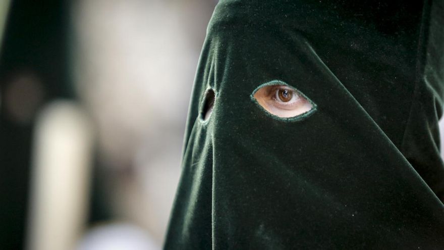 Salida procesional de la Hermandad de la Esperanza, en imágenes